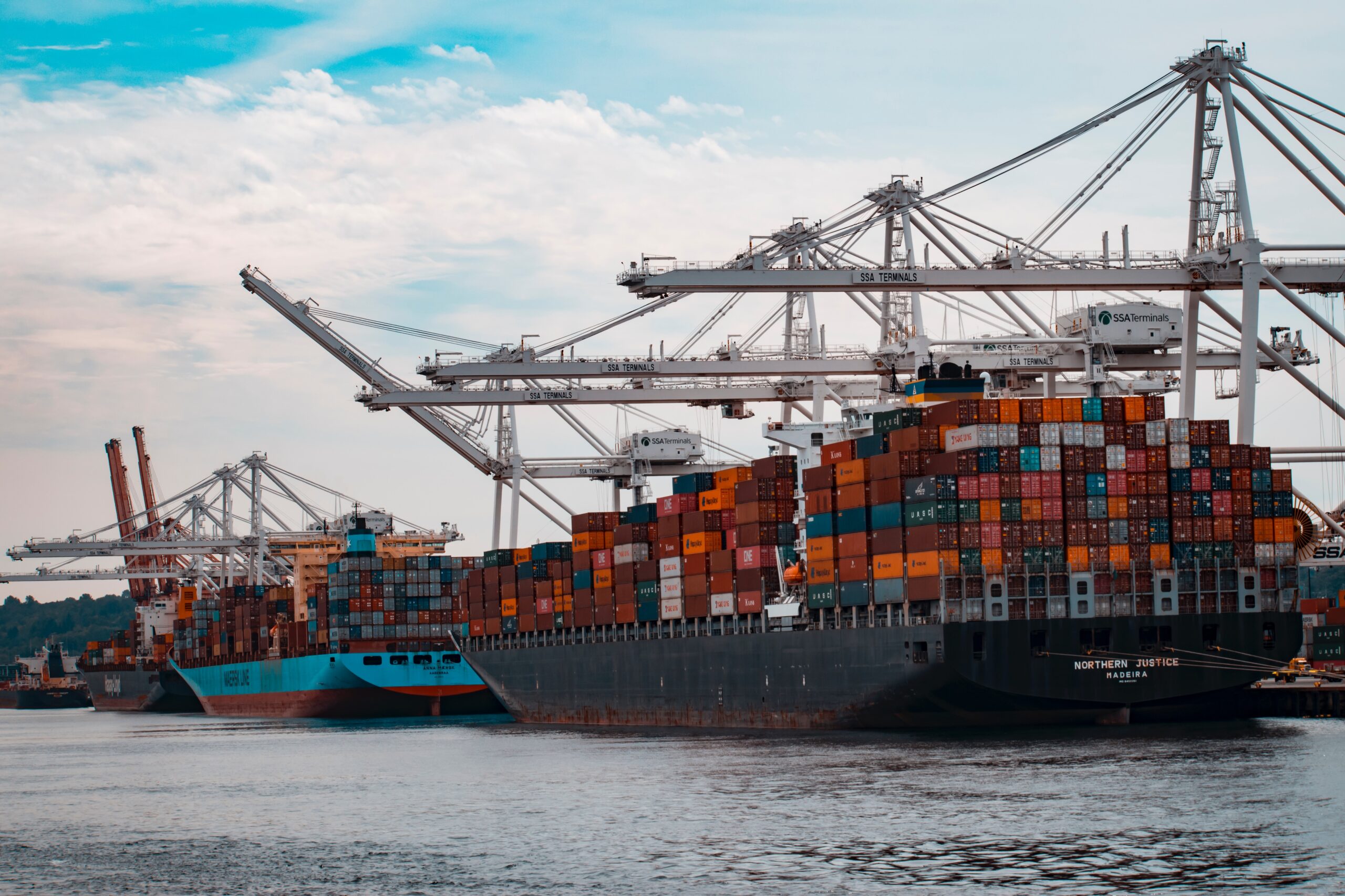 The Role of a Customs Broker in Streamlining Import-Export Shipments